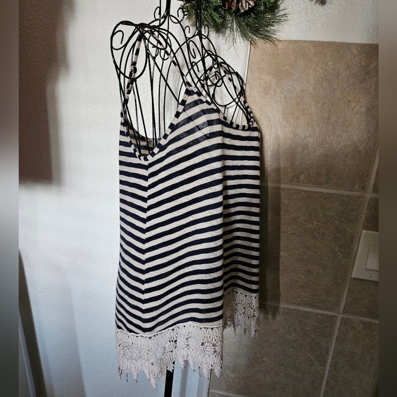 Jolt Striped High-Low Tank Top - Picture 3 of 4